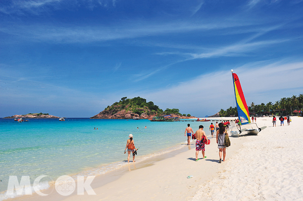 碧海藍天、潔白細沙，沙巴是熱愛海島的旅客渡假的首選之一。 (圖／馬來西亞觀光局)