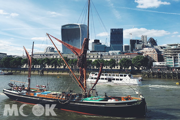 在泰晤士河上航行的木造帆船。 (圖／MOOK景點家莫菲)