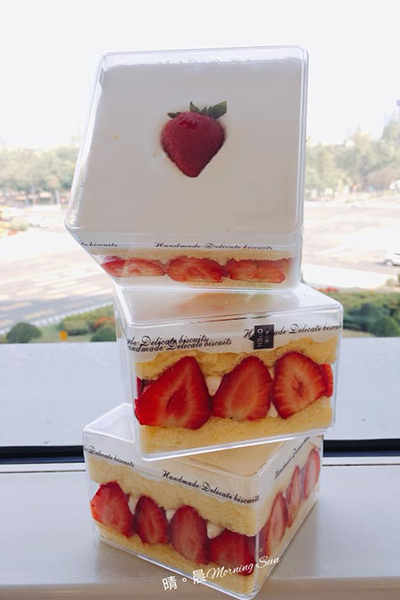 店家的草莓盒子頗有韓系風格(圖／晴。晨Morning Sun Dessert)