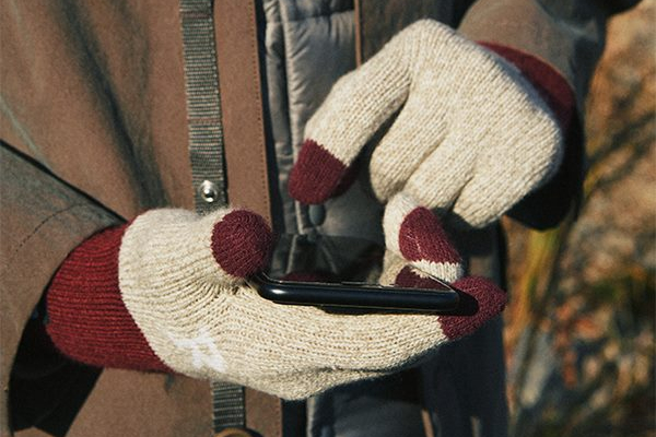 冷颼颼的冬天，大家都覺得送手套很溫暖。 (圖／Evolg Glove)