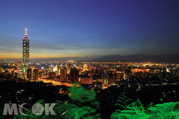 象山親山步道的遼闊視野能欣賞整個台北市的夜景。 (圖／MOOK景點家編輯部)