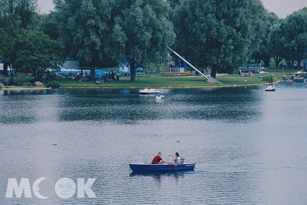 公園內的大型湖泊，現今成為民眾重要的休閒場所之一。 (圖／MOOK景點家莫菲)