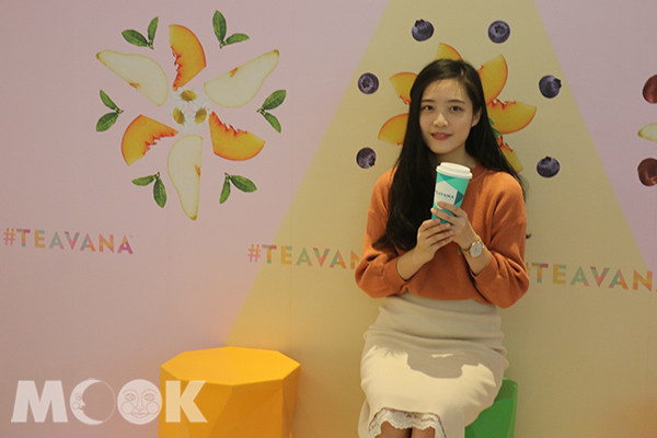 TEAVANA POP UP STORE的茶瓦納拍照牆。