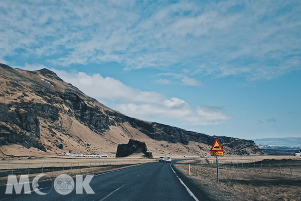 驅車於冰島一號公路上，隨處風景都令人心醉。 (圖／MOOK景點家莫菲)