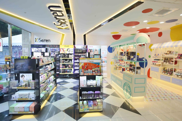 門市內設置了K•Seren美妝與少女糖果屋，讓民眾們能體驗不同的購物體驗。