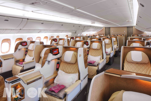 波音777商務艙座位可調整為平躺式睡床