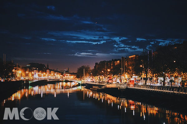 利菲河畔是都柏林市區最繁榮的區域。 (圖／MOOK景點家莫菲)
