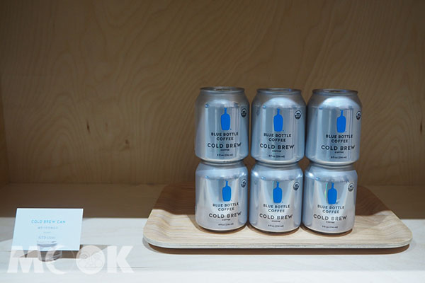Blue Bottle Coffee的有機罐裝冷咖啡，一組六瓶，售價1500元，限量100組 。