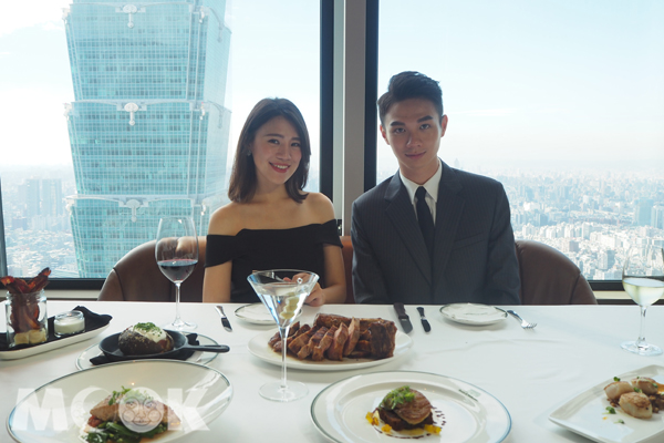 在此用餐窗外就是台北101高樓景觀，美食享受以外也能感受台北的浪漫高空美景。(圖/MOOK景點家 張盈盈)
