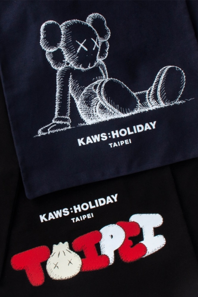 以台灣美食小籠包與KAWS最經典的XX標誌座結合的潮流T恤。