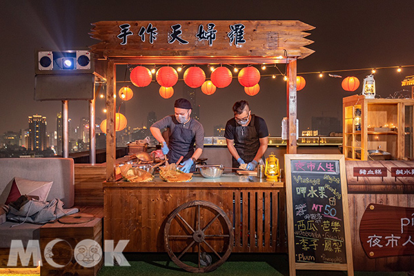 Pier No.1高空酒吧化身空中夜市(圖／高雄中央公園英迪格酒店)