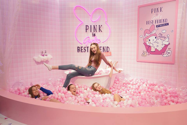 Pinkholic《粉紅閨蜜期間限定店》於台北華山。（圖／三麗鷗粉紅閨蜜期間限定店，以下同)