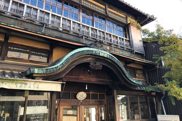 SARASA西陣咖啡館原為日本公眾付費澡堂，經由改建成一間特色老屋咖啡館（圖／さらさ西陣）