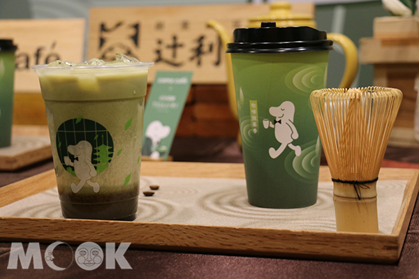 cama café與辻利茶舗聯名推出三款飲品及一款茶食「聯名餅乾」共3個口味。(圖／MOOK景點家莫非)