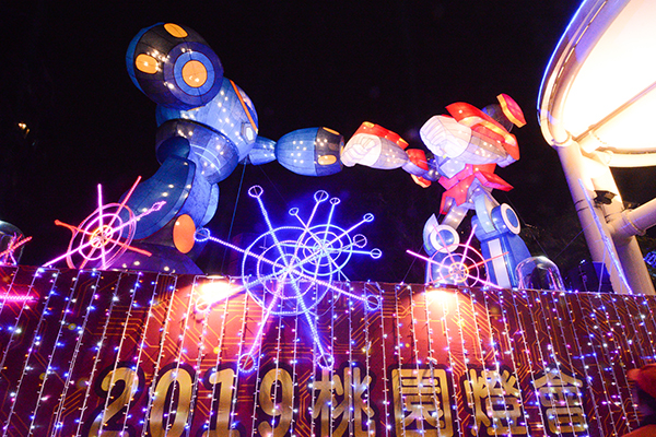 龜山燈區的機器人花燈。