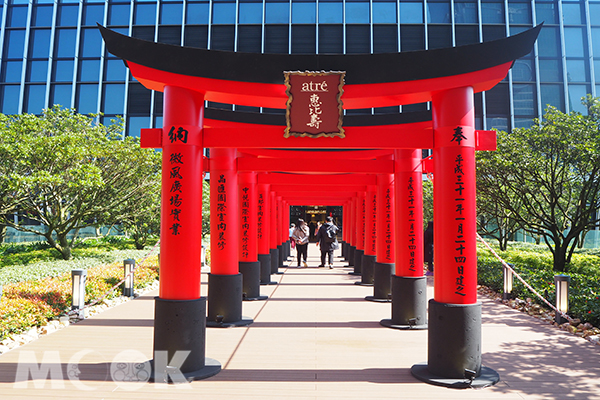 首度進軍台灣的日本購物商場atre將日本神社搬來台灣，歡慶微風南山開幕與春節(圖／MOOK景點家張盈盈)