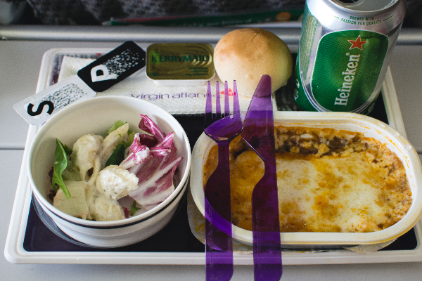 飛機餐給大家的印象總是不太好吃。 (圖／Pexels)