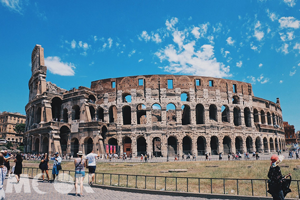 羅馬真的不是一天造成的！千年競技場超壯觀