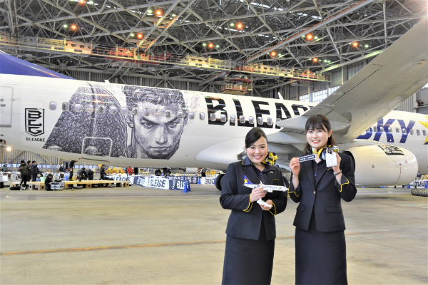 天馬航空與井上雄彥和日本職籃B合作推出灌籃高手彩繪機。 (圖／Skymark Airlines，以下同)