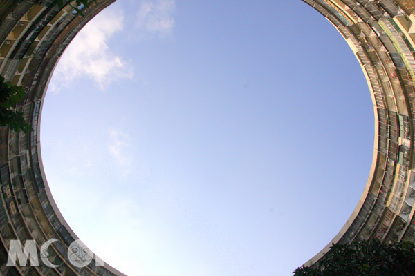 建築物圍拱的圓形天空，是熱門拍攝角度