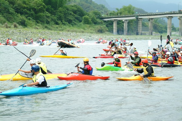 花蓮秀姑巒溪的泛舟非常有名。