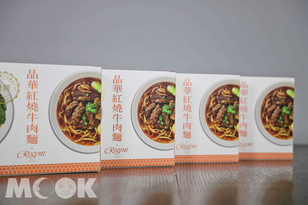 歡慶「晶華冠軍牛肉麵」首次進軍日本市場，推出牛肉麵禮盒特賣活動。