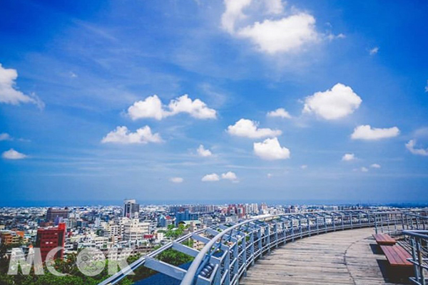 八卦山天空步道，視野寬廣、景色迷人。 (圖／tpo5088)