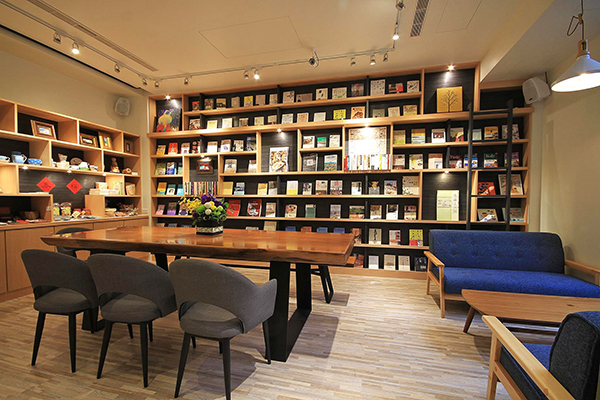 行口文旅1樓的咖啡店與書店空間。 (圖／行口文旅)