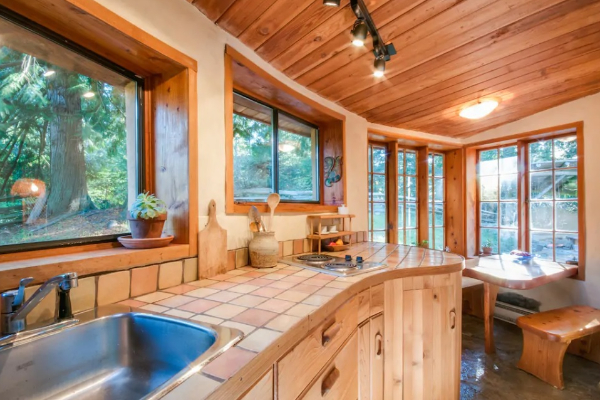 小屋內該有的機能一樣都沒少。