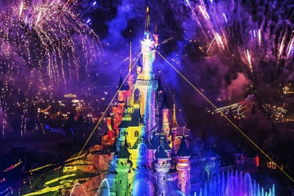 神奇驕傲大遊行屆時將會讓迪士尼充滿多采多姿的色彩與愛的氛圍。 (圖／magicalpride)