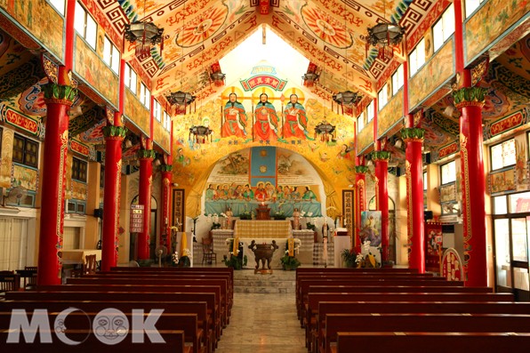 鹽水區的鹽水天主堂，是全台最像廟的天主教堂，超特別。 (圖／Jungle)