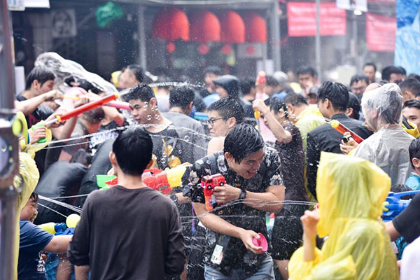每年四月中旬的新北市潑水節，都會吸引非常多台灣人和緬僑居民共襄盛舉。