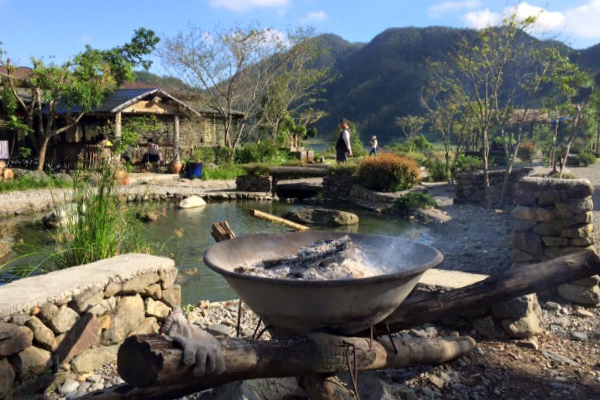 躺吊床X吃烤魚X賞湖景！絕美山水體驗野夫生活