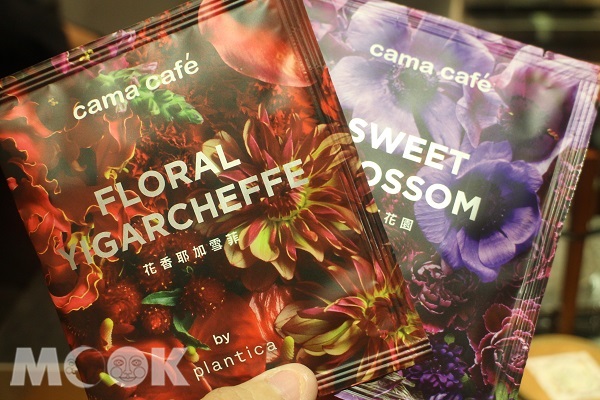 「百蜜花園」和「花香耶加雪菲」所製成的花香系濾掛咖啡。(攝影／MOOK景點家陳玟霖)
