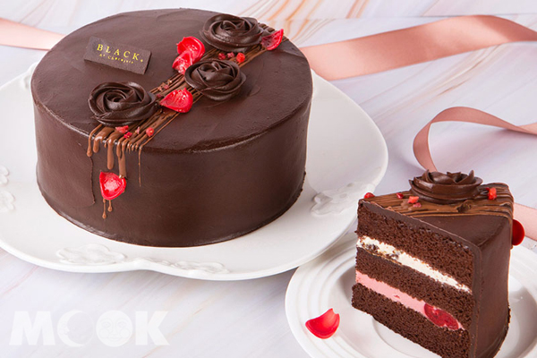 BLACK As Chocolate - 媽咪灑花櫻桃巧克力蛋糕(圖／BLACK As Chocolate）