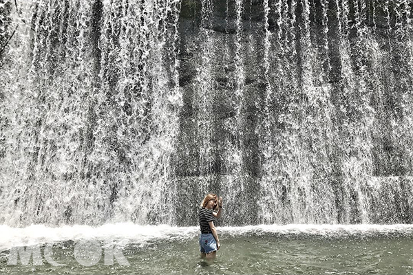 北埔冷泉壯麗的水簾瀑布。 (圖／annyang0311)