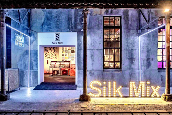 愛馬仕 Silk Mix 男士絲巾唱片快閃店於華山文創園區。(圖／愛馬仕）