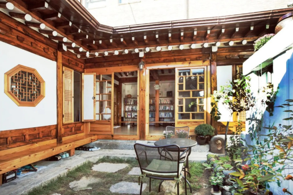 超有FU的傳統韓式庭院。 (圖／Airbnb_Vinehouse，以下同)