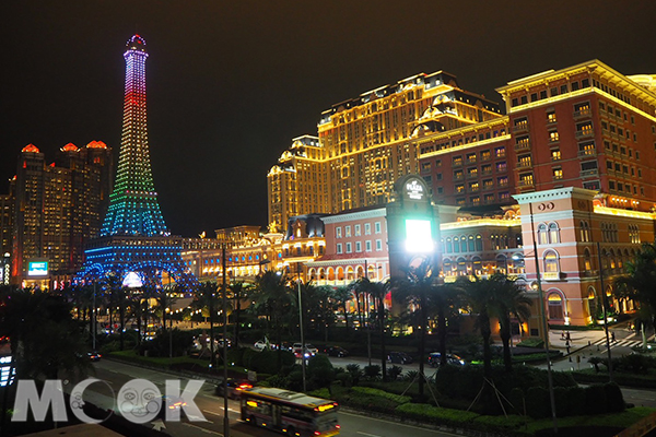 美麗的巴黎人夜景，如夢似幻。