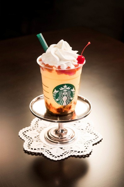 以日本老派咖啡店「布丁聖代」為發想，推出新品布丁星冰樂。