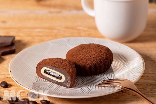 星巴克推出全新口味的「提拉米蘇星蕨餅」。