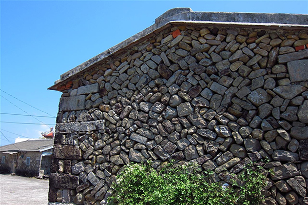 卯澳漁村獨特的「平行砌」住宅。 (圖／新北市政府)