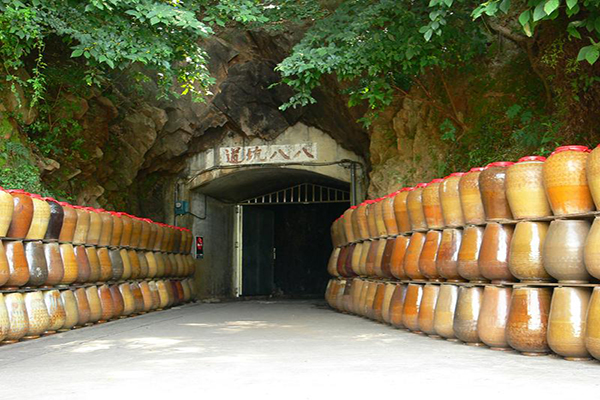 坑道內長年溫度約15至20℃間，具恆溫穩定作用，是絕佳的儲藏酒窖。 (圖／馬祖國家風景區)