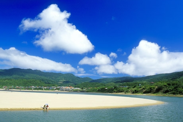 夏日不只潛水衝浪！全台13大獨木舟路線