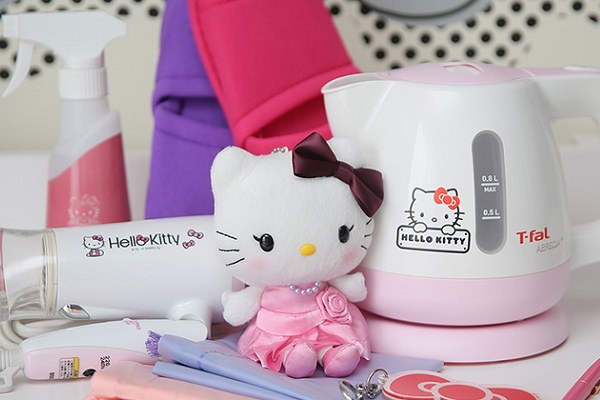 Hello Kitty主題套房擁有許多Kitty周邊。(圖/ Keio Plaza Hotel)