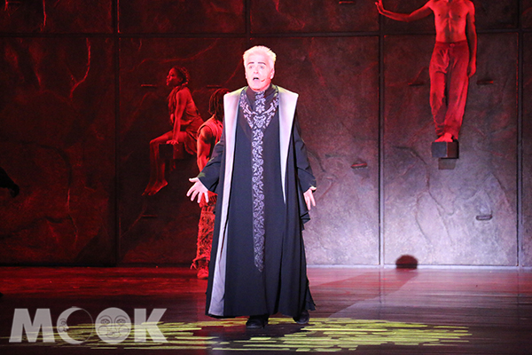 國寶級唱將，原版鐘樓怪人的卡司Daniel Lavoie。