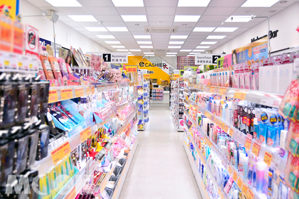 松本清台灣第一家觀光旗艦店一樓為彩妝保養專區，提供多項服務供消費者免費體驗。（圖／松本清，以下同）