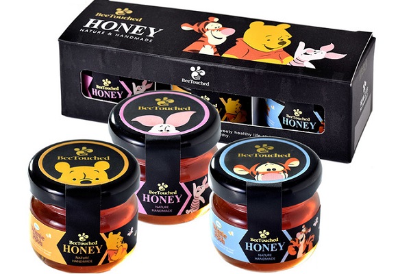 蜂蜜工坊與迪士尼合作推出聯名蜂蜜包裝組合。（蜂蜜工坊，以下同）