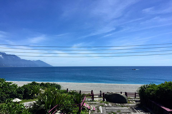 花蓮夢幻海岸線！漫步浪漫海灘玩滿一整天