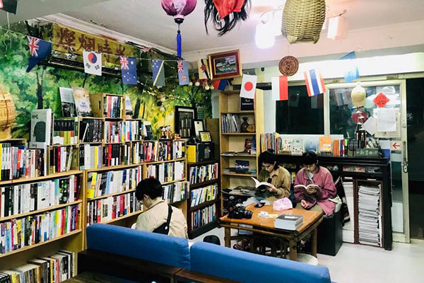 燦爛時光是一間東南亞主題書店。(圖／燦爛時光)